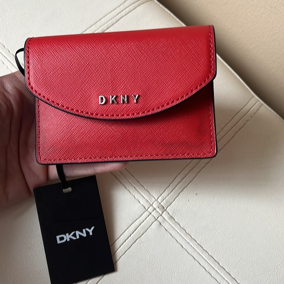 DKNY - Picture 8 of 8